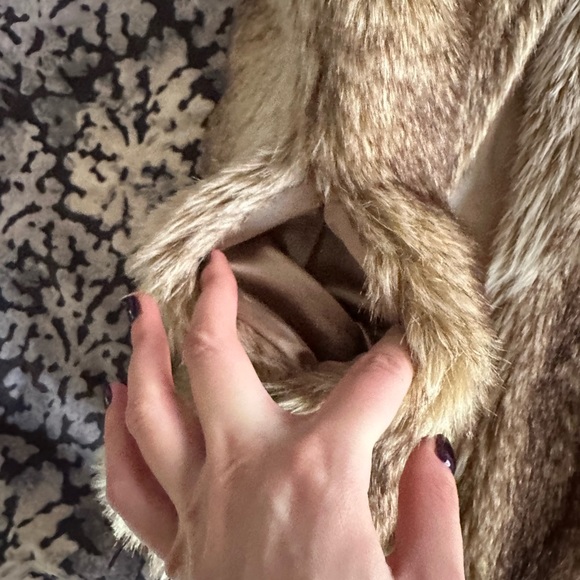 Honey Punch faux fur vest - Picture 10 of 14